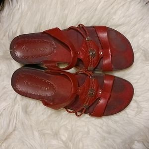 Bear Traps Red Shoes. Size 8 (Medium.)